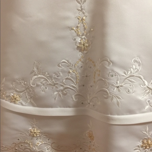 Girl’s white formal dress with tiered skirt - Picture 6 of 6